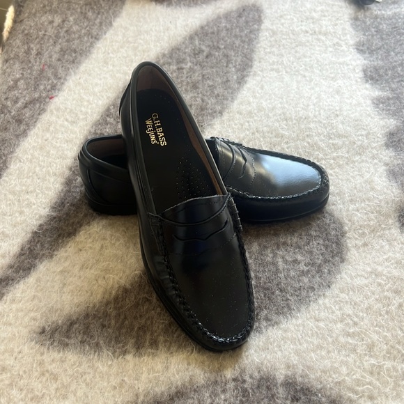 GH Bass Whitney Loafer - Picture 2 of 5